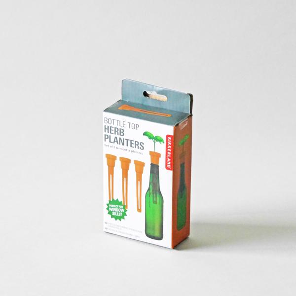 Kruidenplantenbakken met fles